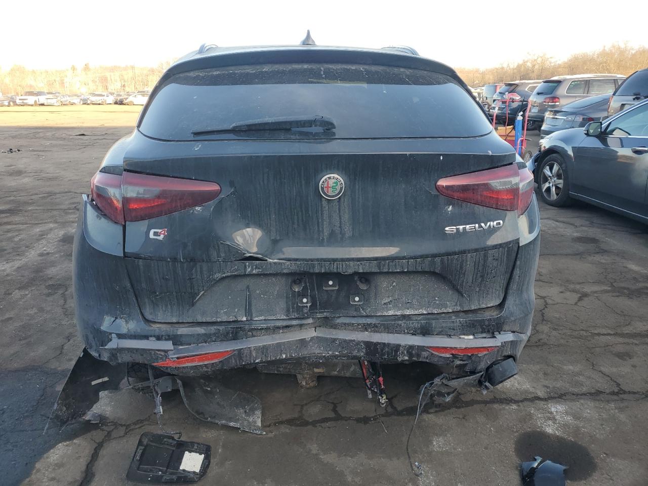 2022 Alfa Romeo Stelvio - Image 6