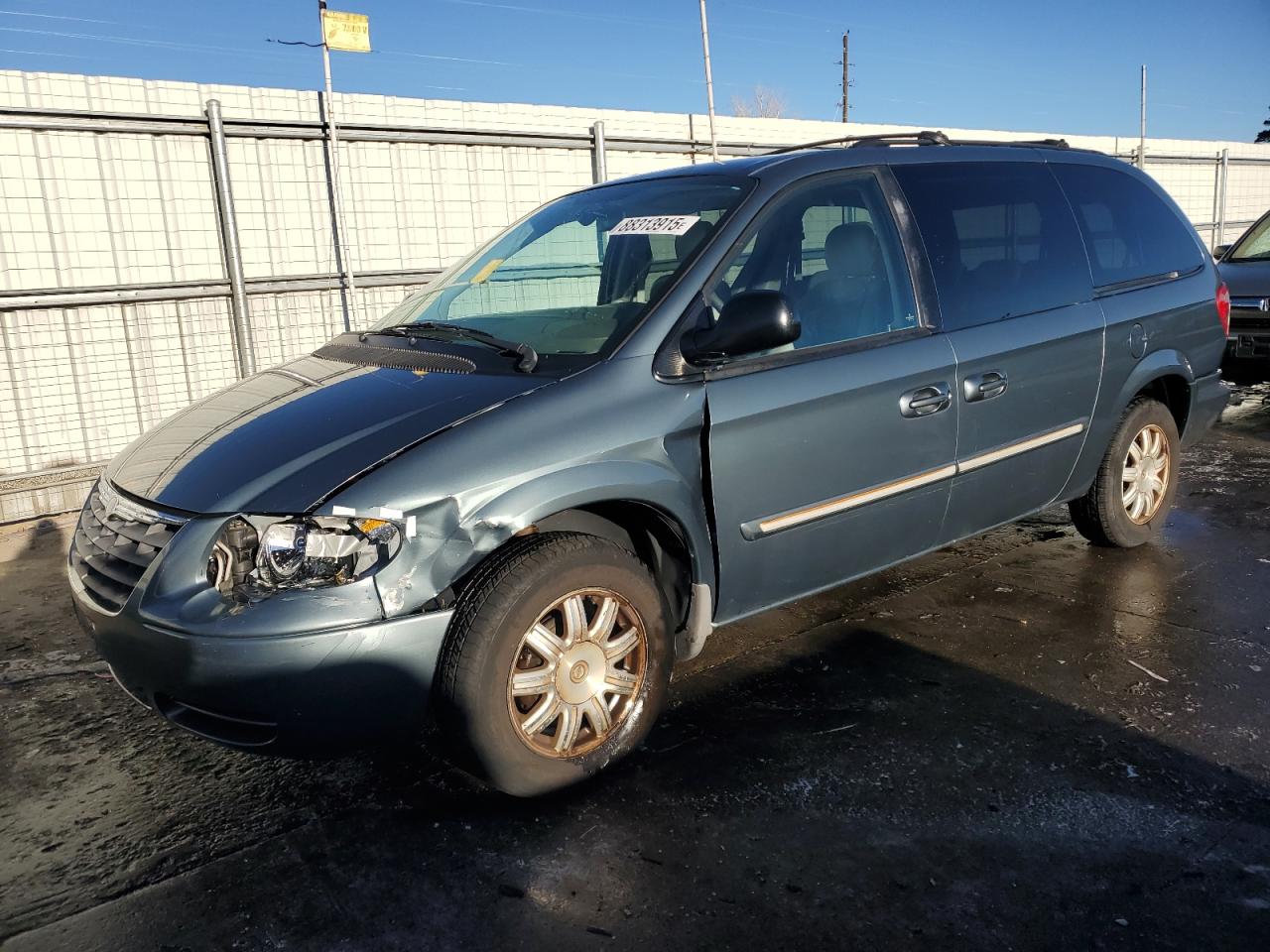 2007 Chrysler Town & Country - Image 1