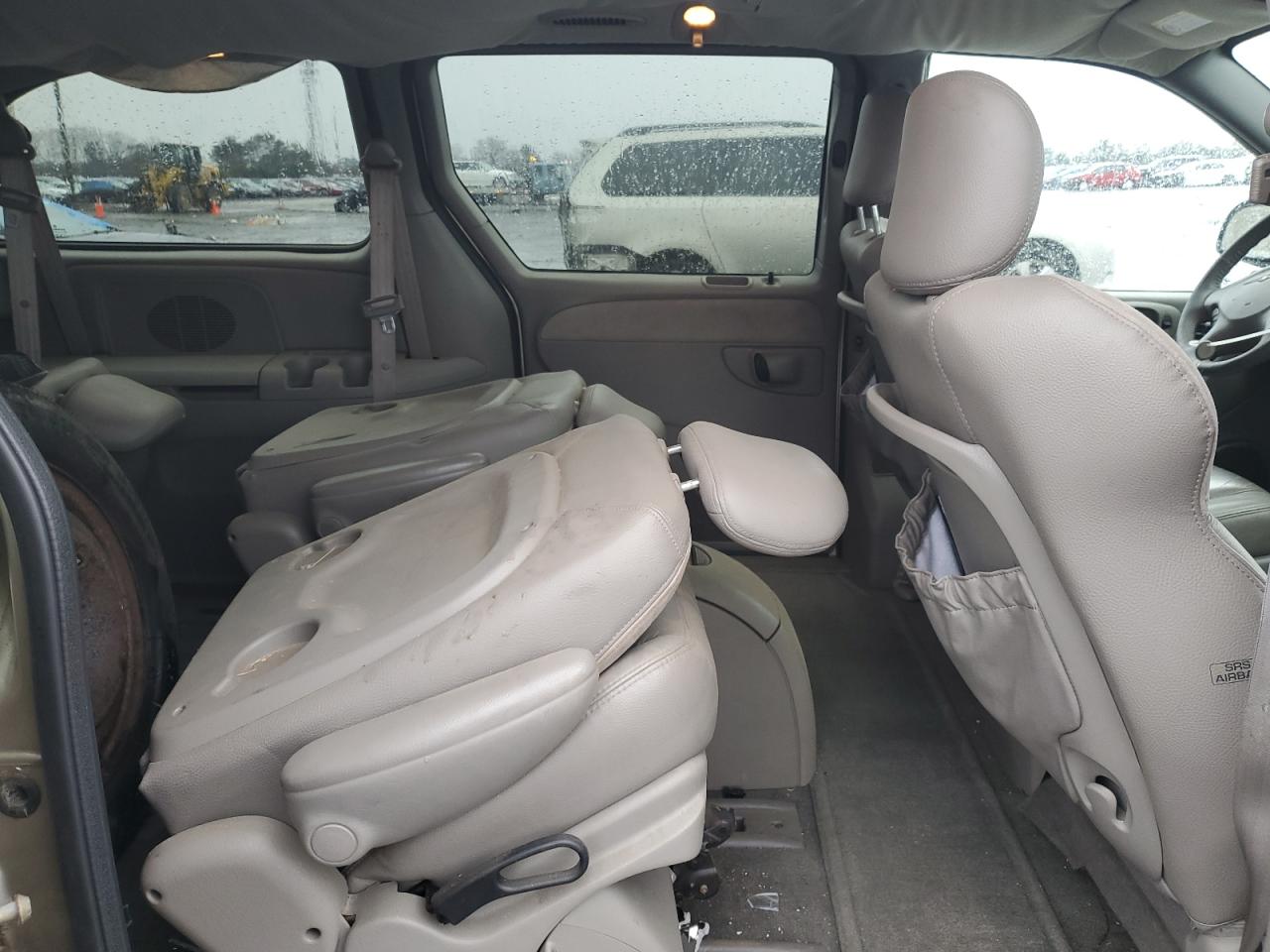 2003 Chrysler Town & Country - Image 12