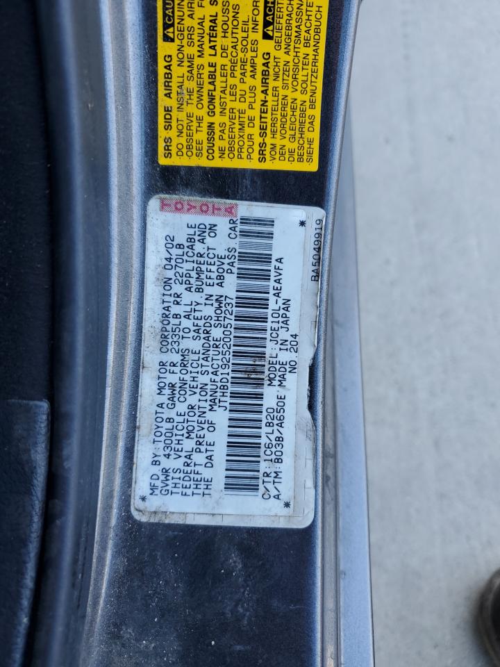 2002 Lexus IS - Image 12