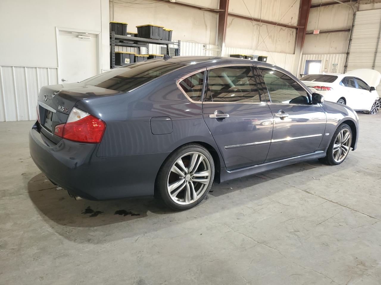 2010 Infiniti M - Image 3