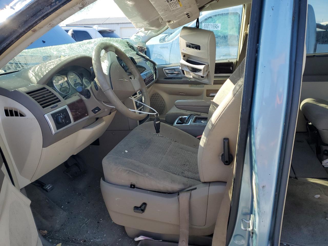 2010 Chrysler Town & Country - Image 7