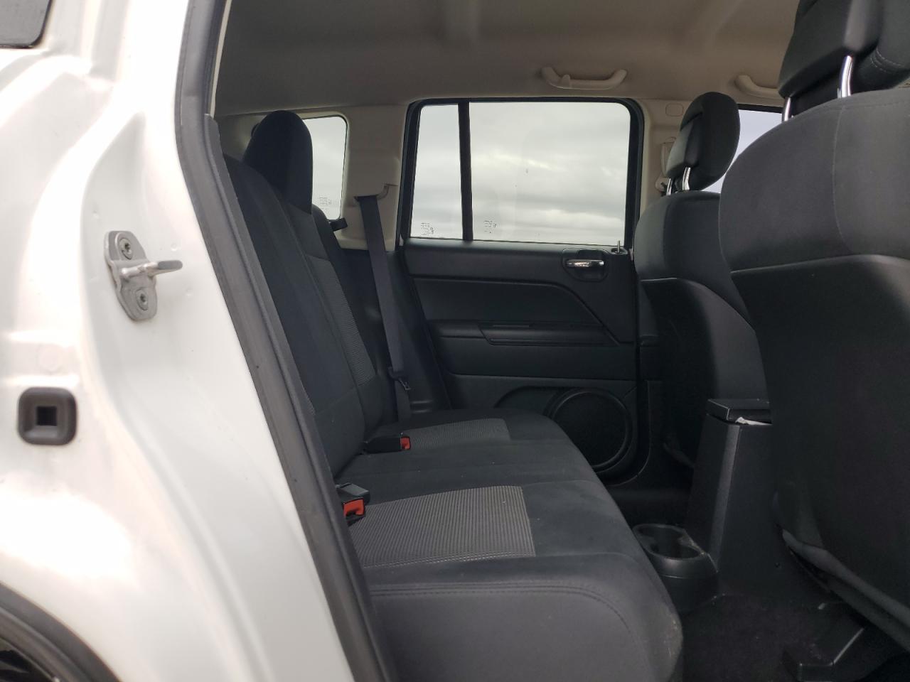 2012 Jeep Compass - Image 11