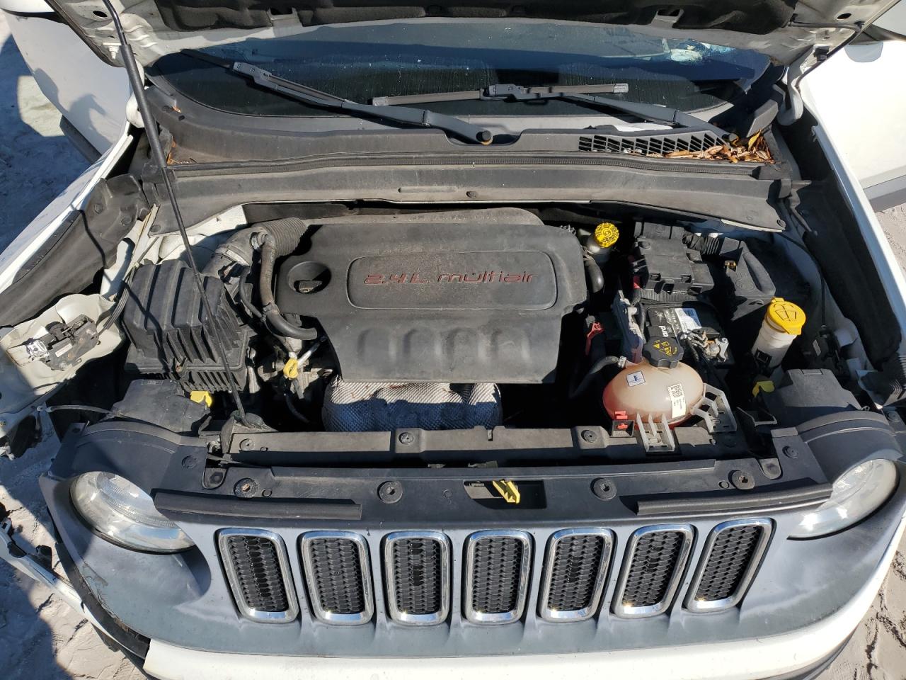 2015 Jeep Renegade - Image 12