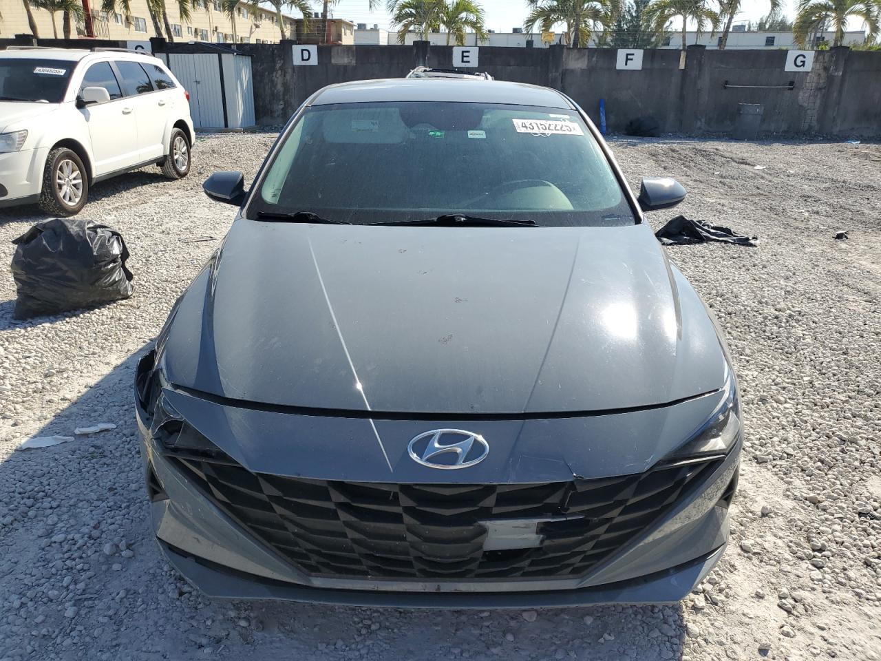 2021 Hyundai Elantra - Image 5