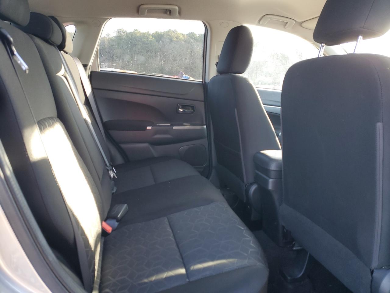2021 Mitsubishi Outlander - Image 11