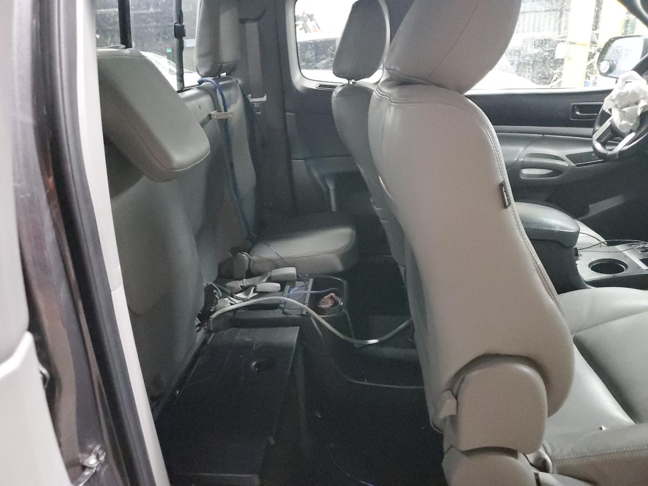 2014 Toyota Tacoma - Image 10