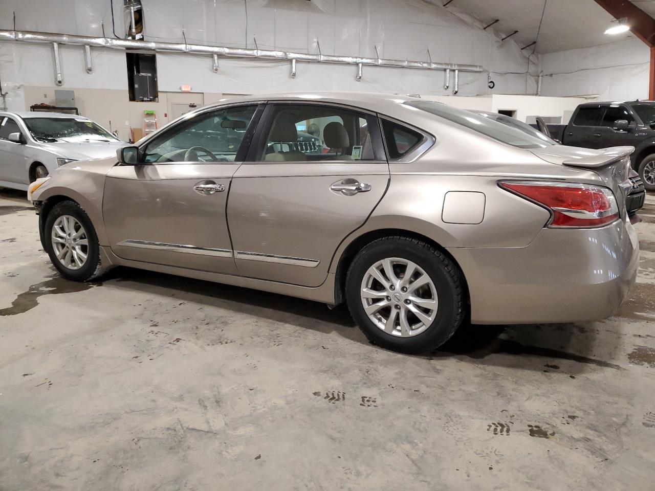 2015 Nissan Altima - Image 2