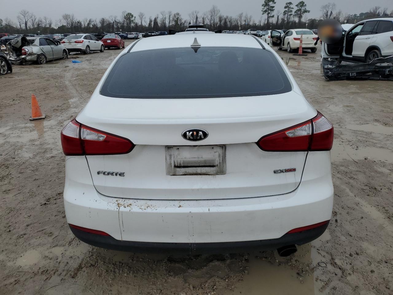 2016 Kia Forte - Image 6
