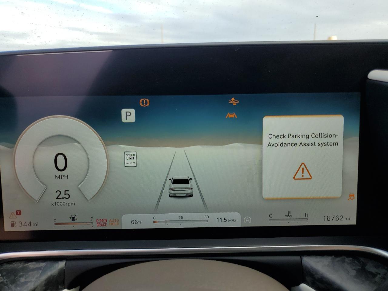 2023 Genesis G90 - Image 9