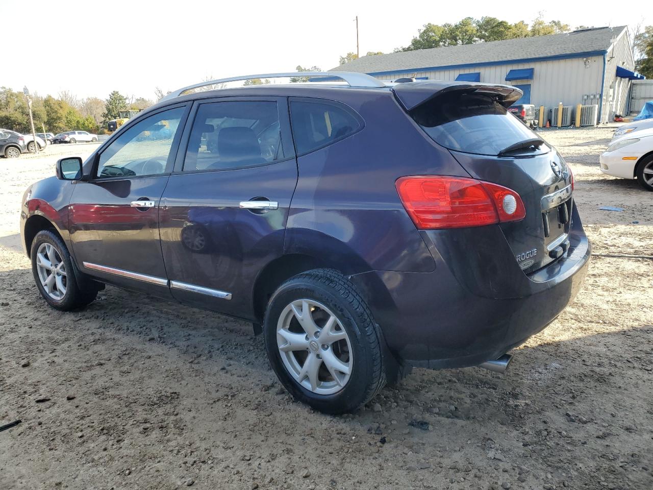 2011 Nissan Rogue - Image 2