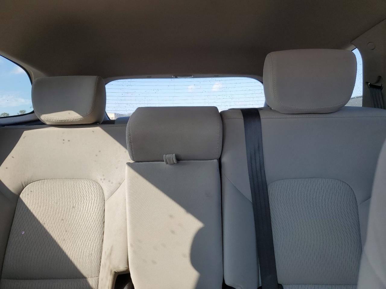 2016 Hyundai Santa Fe - Image 10
