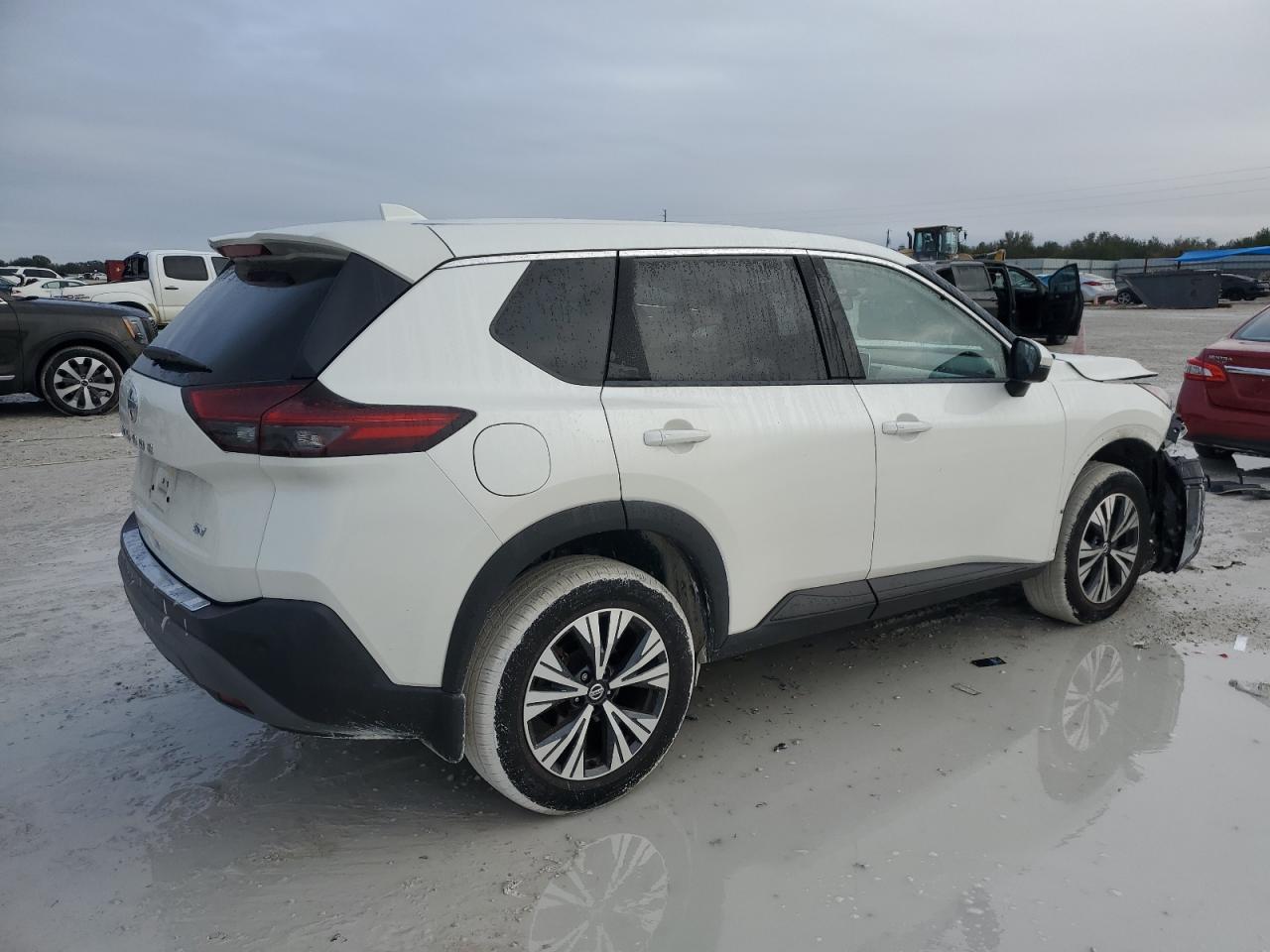 2021 Nissan Rogue - Image 3