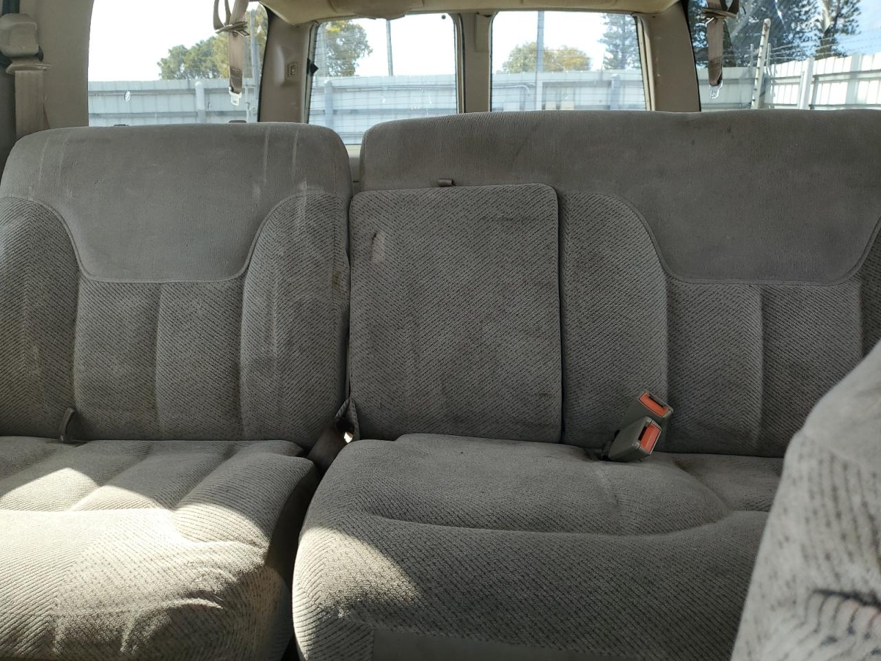 1999 Chevrolet Suburban - Image 10