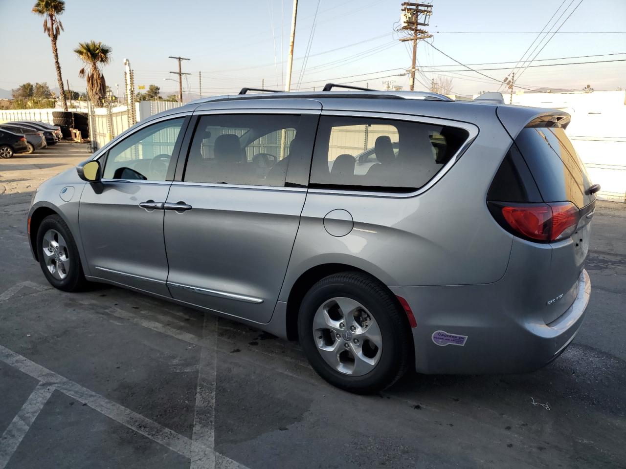 2019 Chrysler Pacifica - Image 2