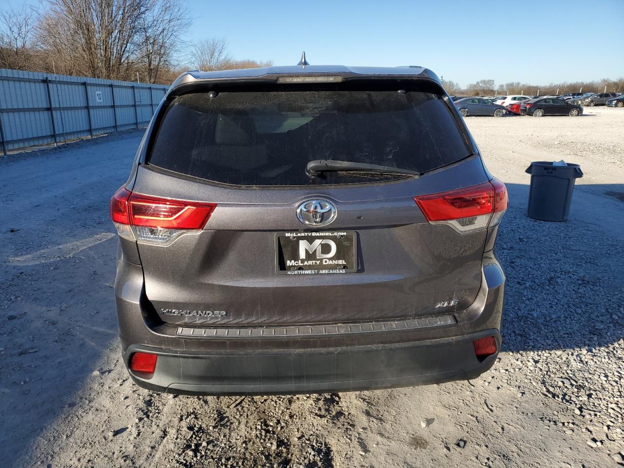 2017 Toyota Highlander - Image 6