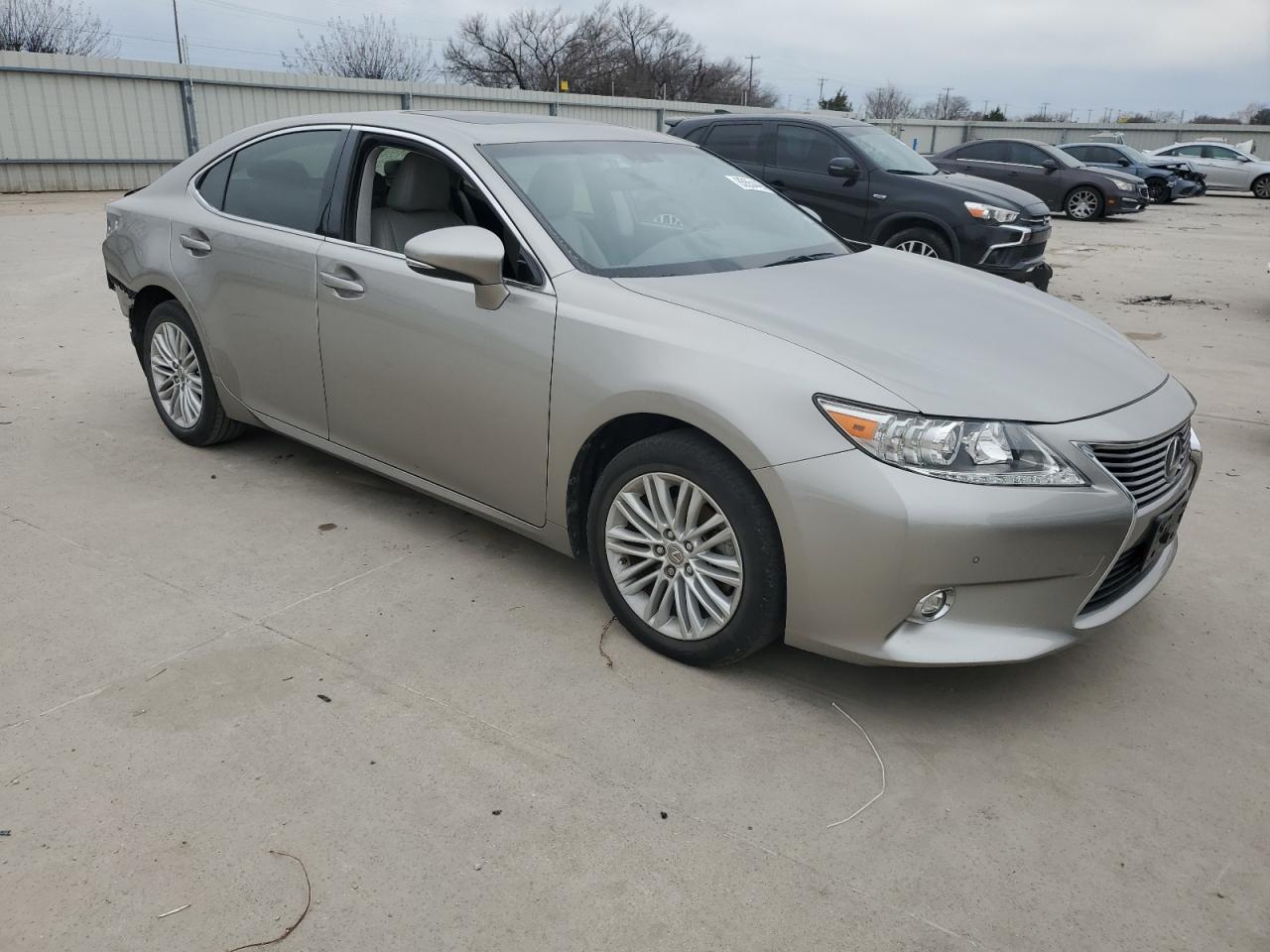 2015 Lexus ES - Image 4