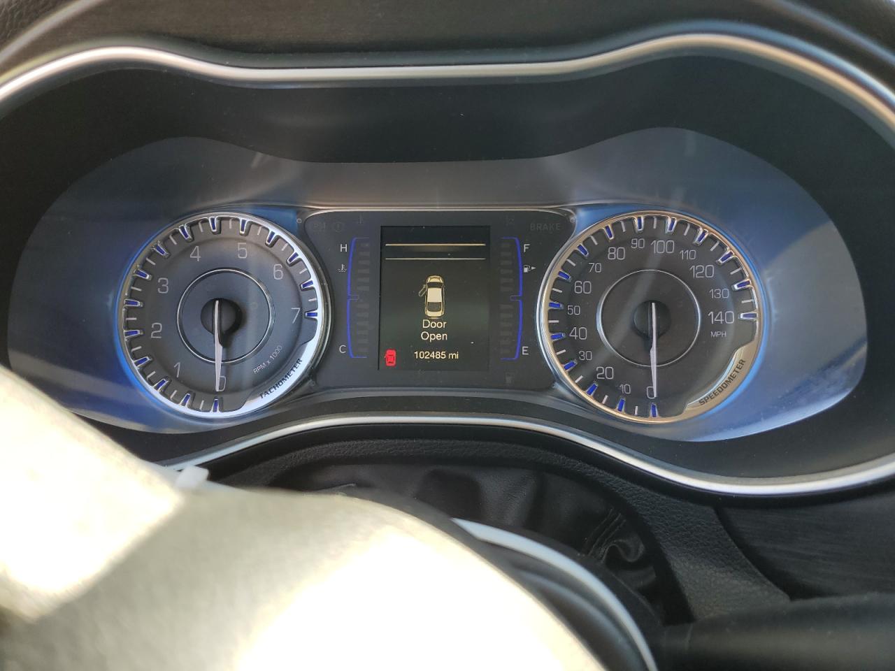 2016 Chrysler 200 - Image 9
