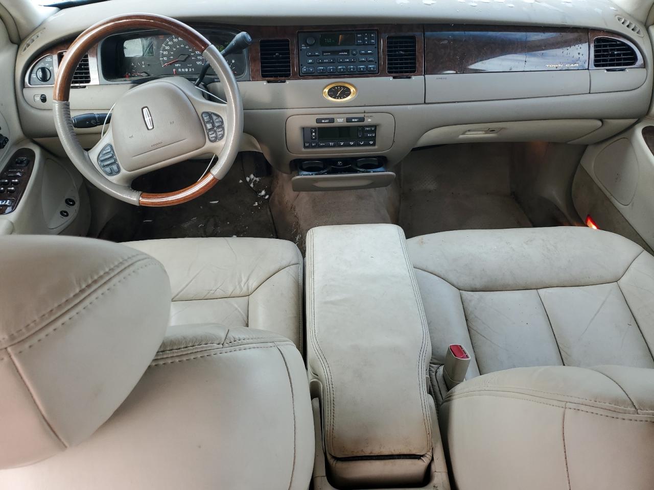 2000 Lincoln Town Car Cartier VIN: 1LNHM83W5YY891773 Lot: 61326375