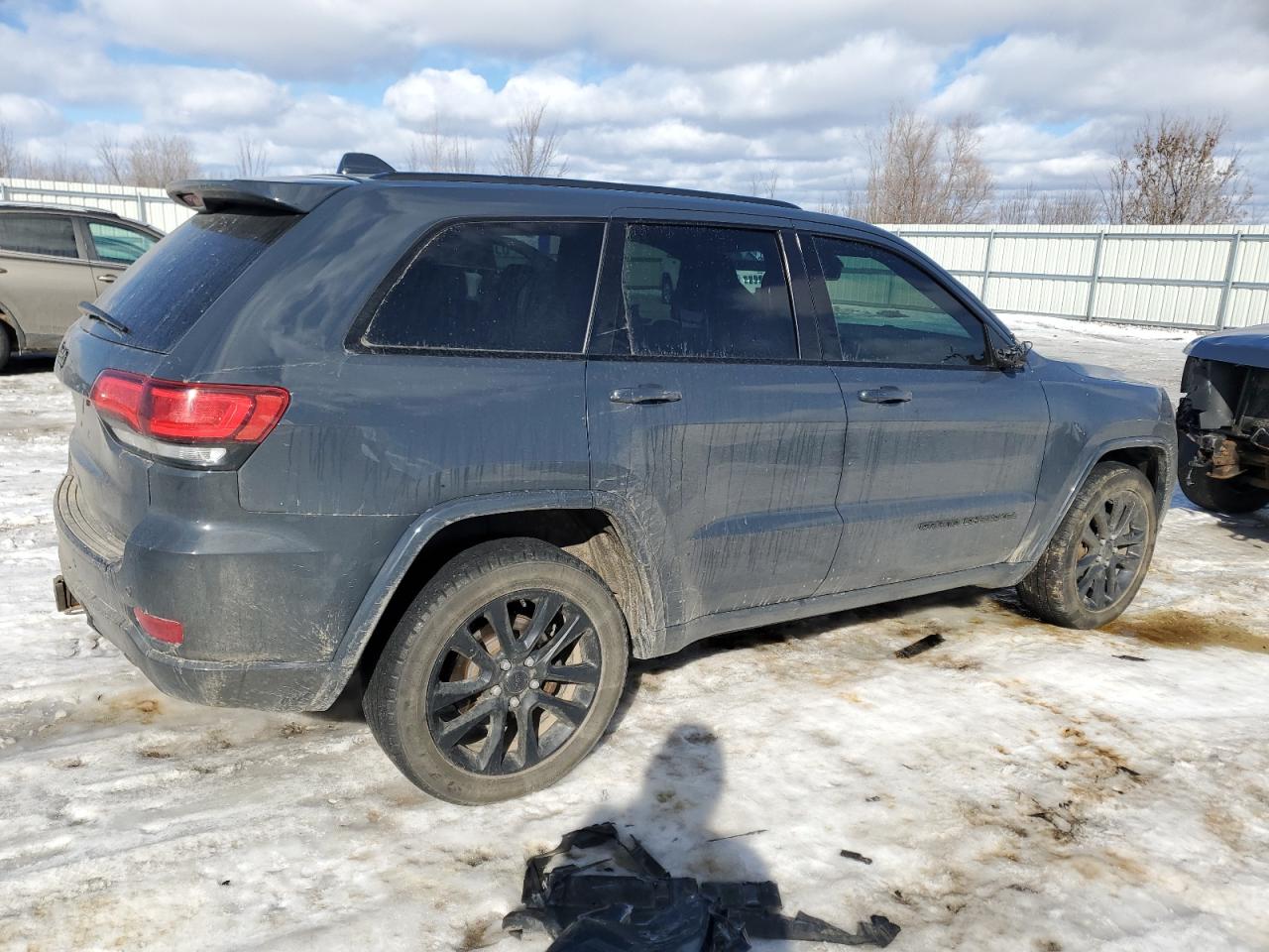 2017 Jeep Grand Cherokee - Image 3