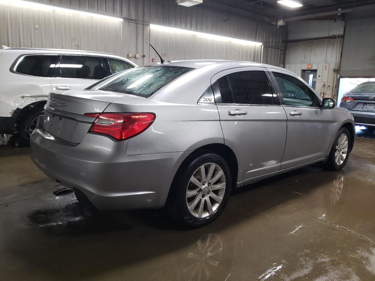 2013 Chrysler 200 - Image 3