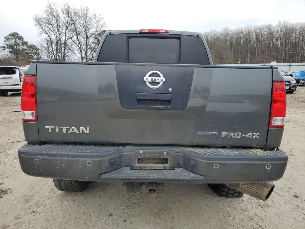 2010 Nissan Titan - Image 7