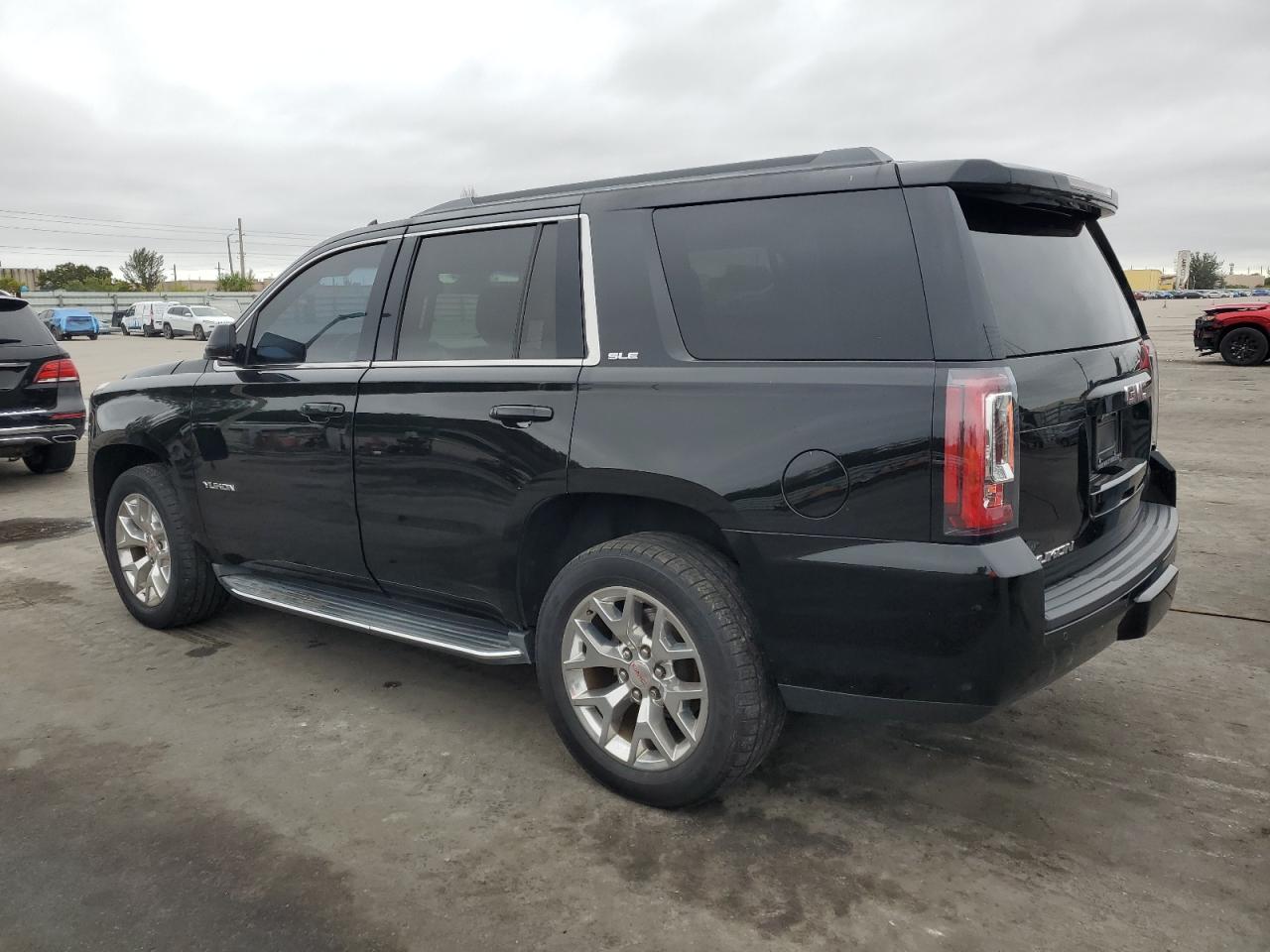 2015 GMC Yukon - Image 2