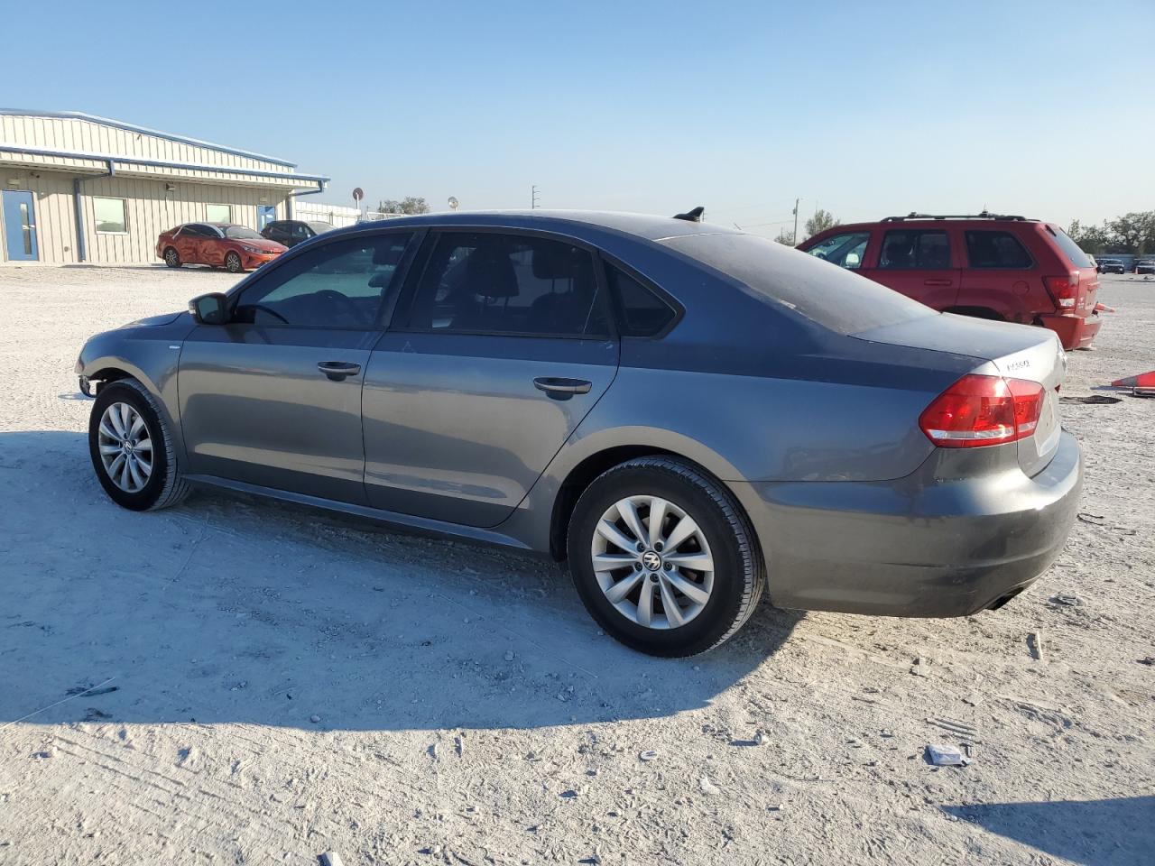 2014 Volkswagen Passat - Image 2