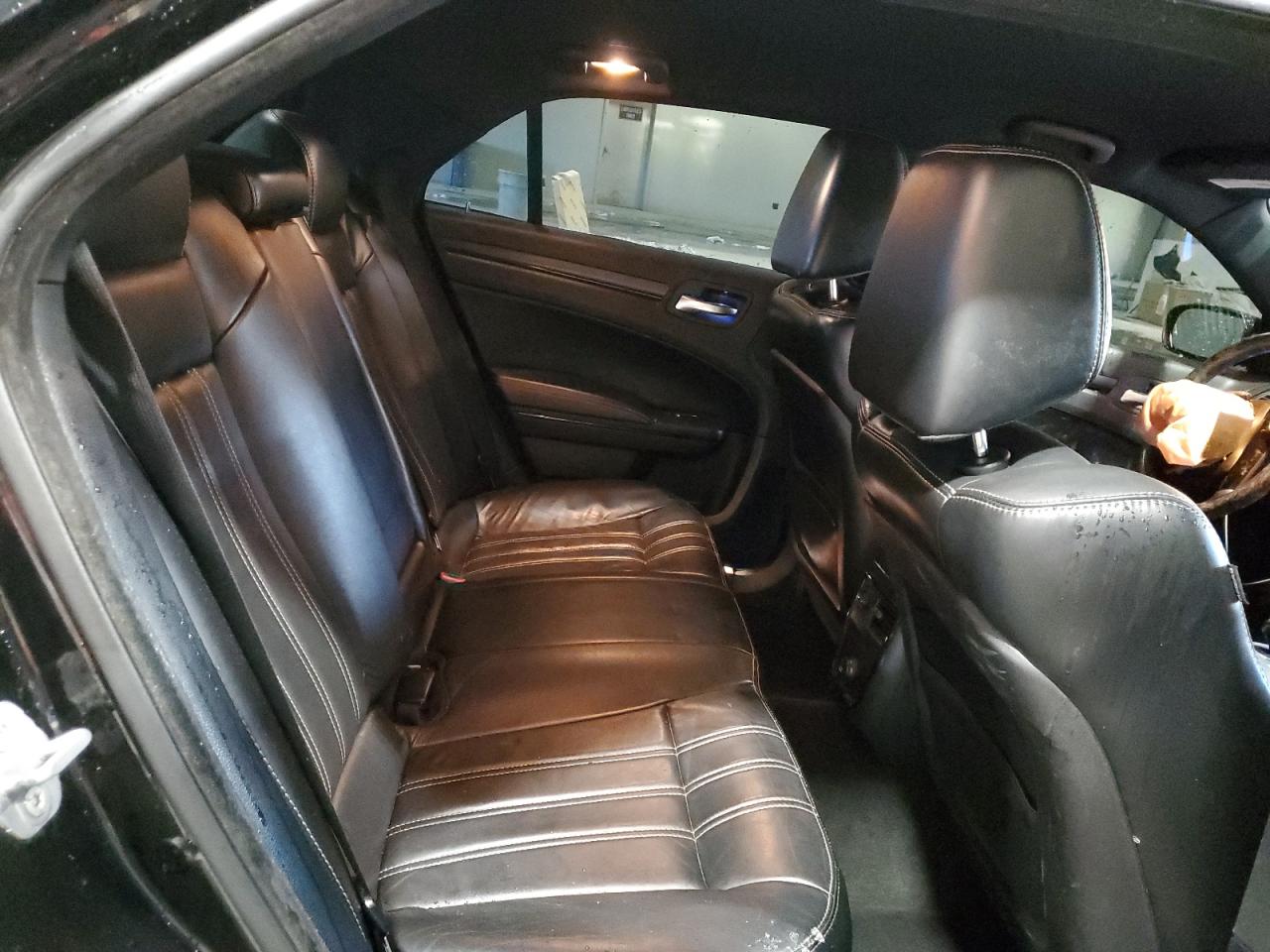 2014 Chrysler 300 - Image 10