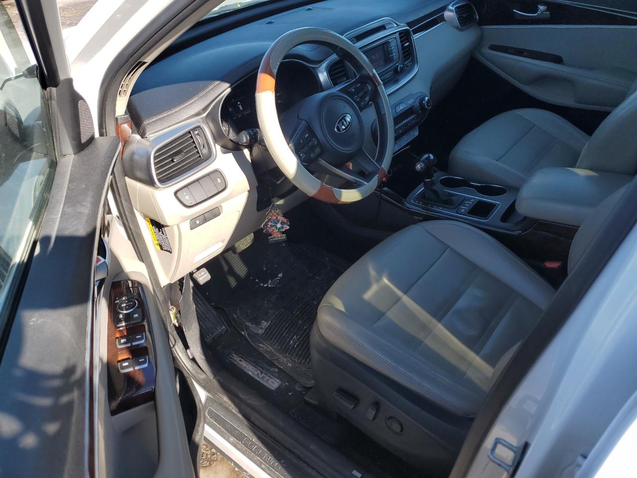 2016 Kia Sorento - Image 8