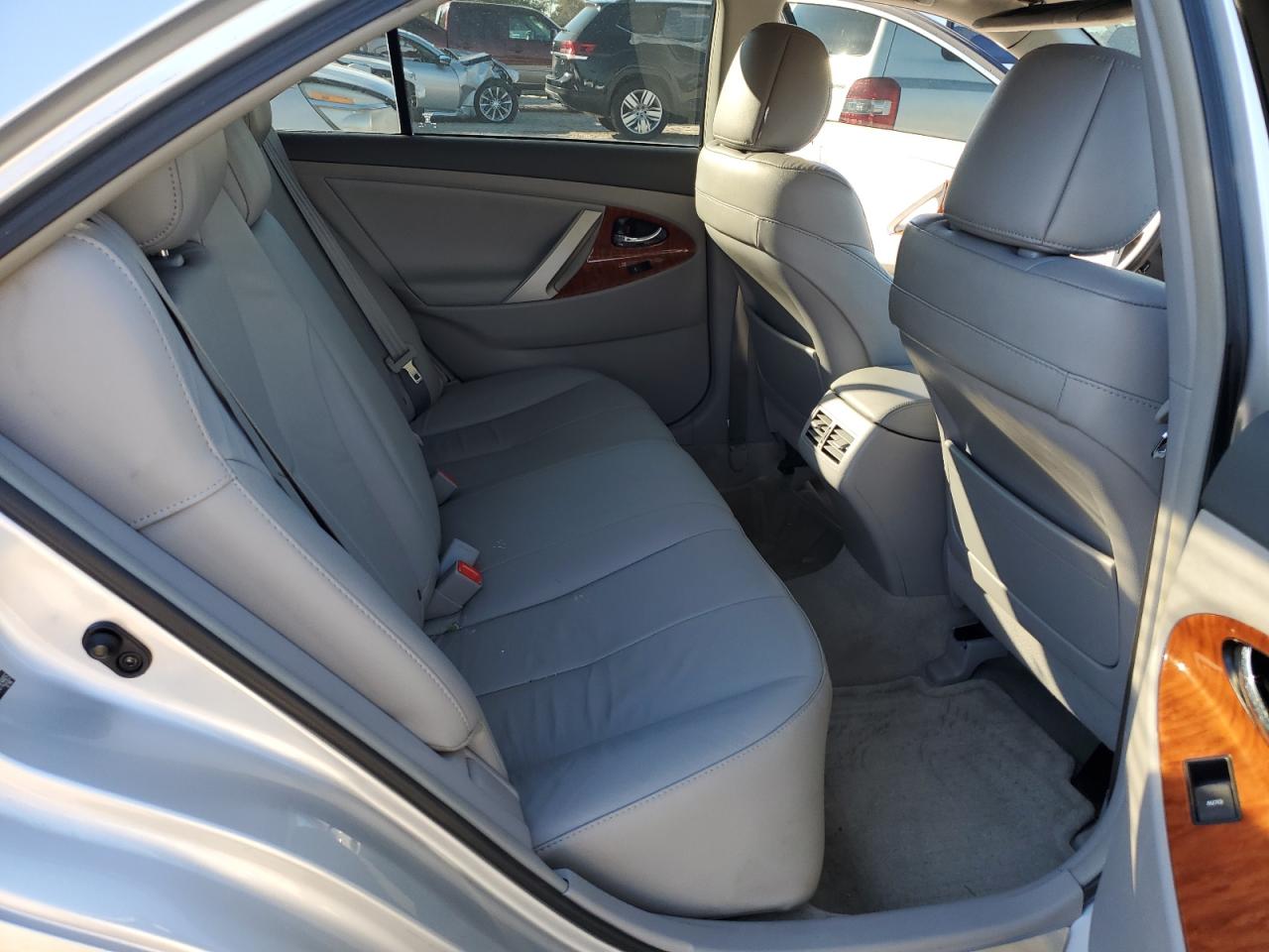 2010 Toyota Camry - Image 10