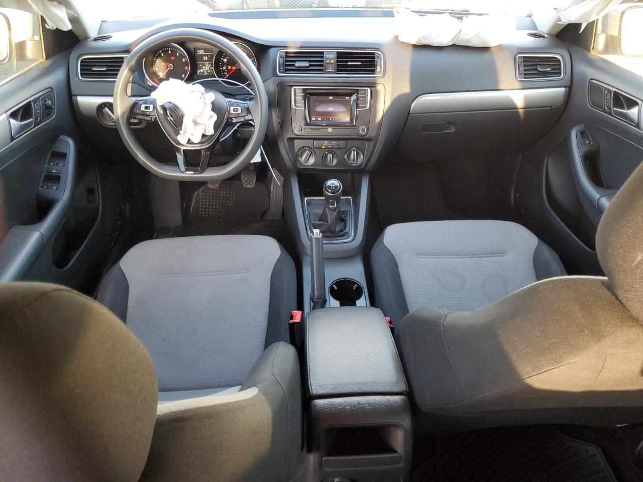 2017 Volkswagen Jetta - Image 8