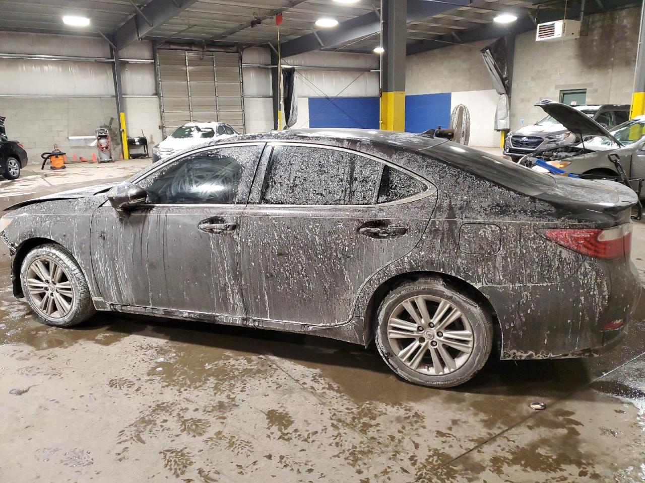 2014 Lexus ES - Image 2