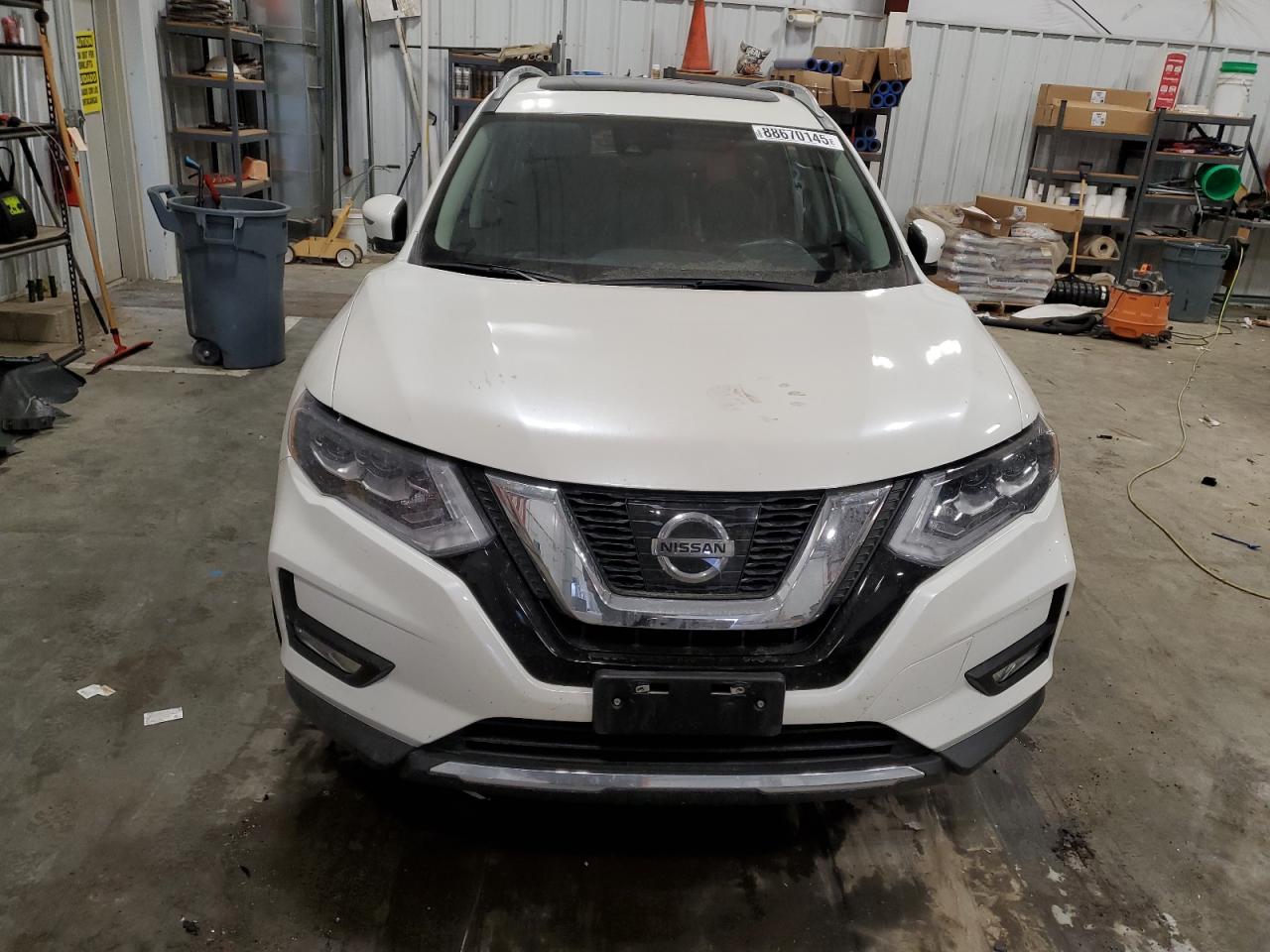 2017 Nissan Rogue - Image 5