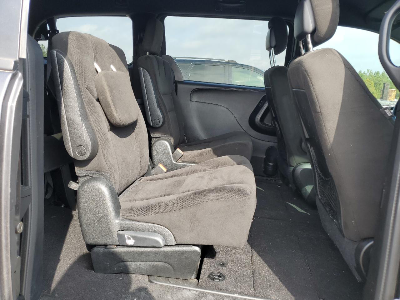 2016 Dodge Caravan - Image 11