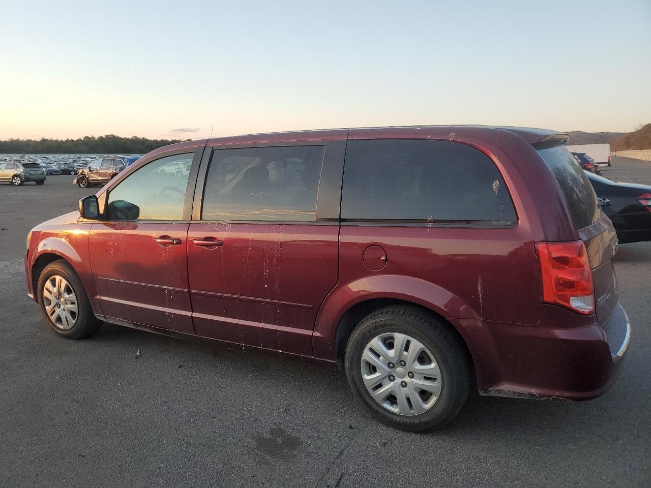 2017 Dodge Caravan - Image 2