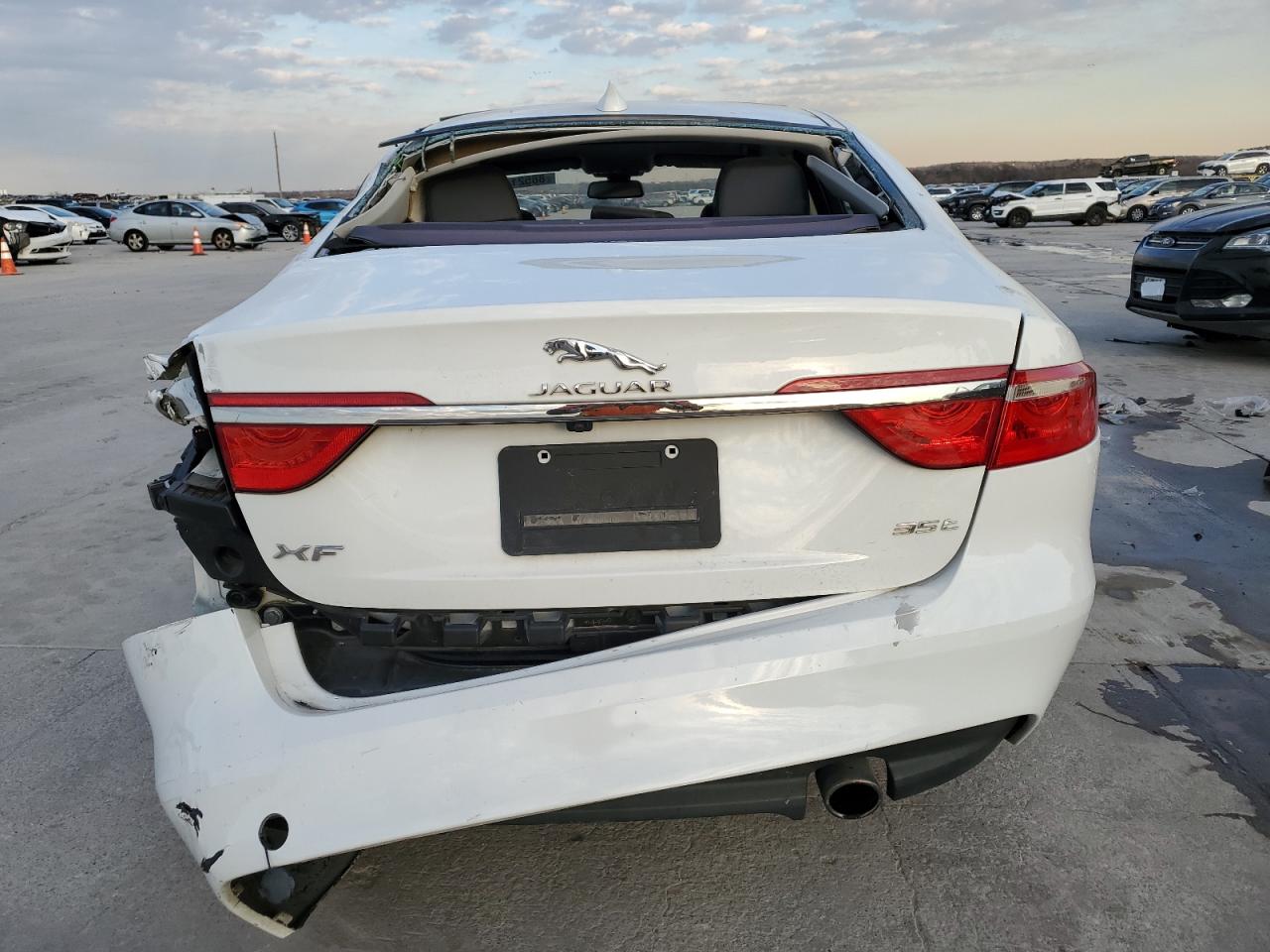 2016 Jaguar XF - Image 6