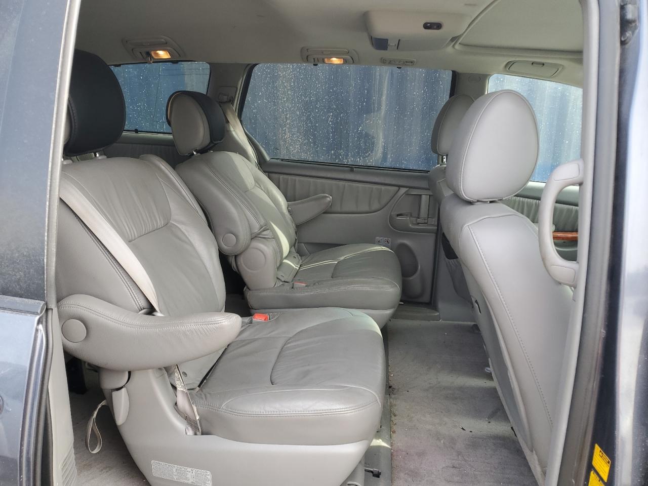 2009 Toyota Sienna - Image 11