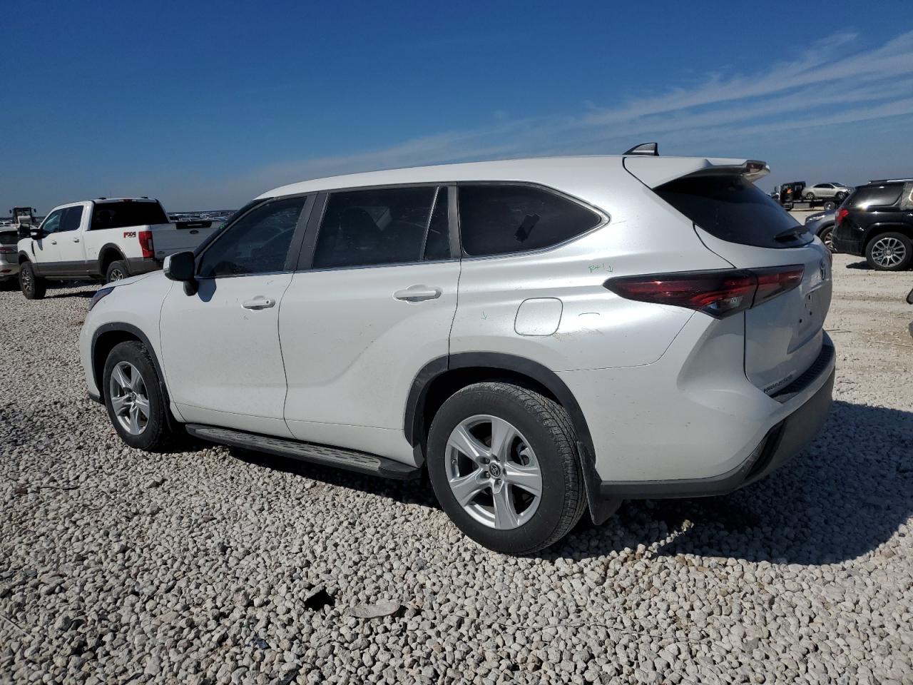 2024 Toyota Highlander - Image 2