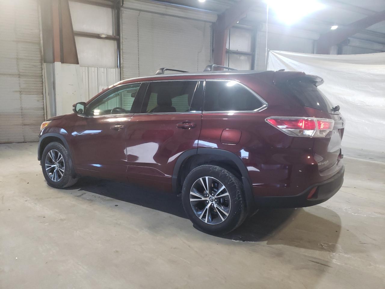 2016 Toyota Highlander - Image 2