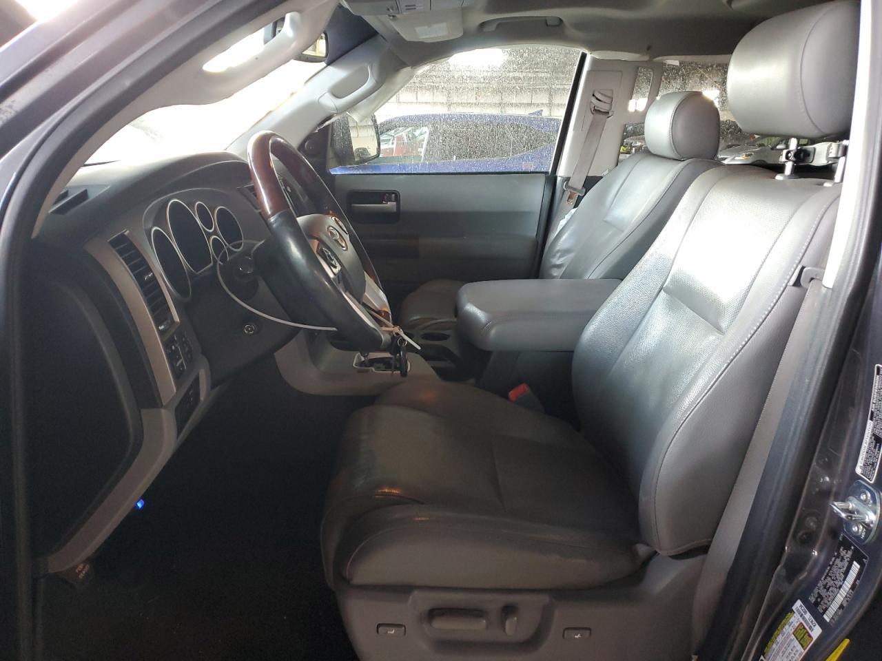 2014 Toyota Sequoia - Image 7