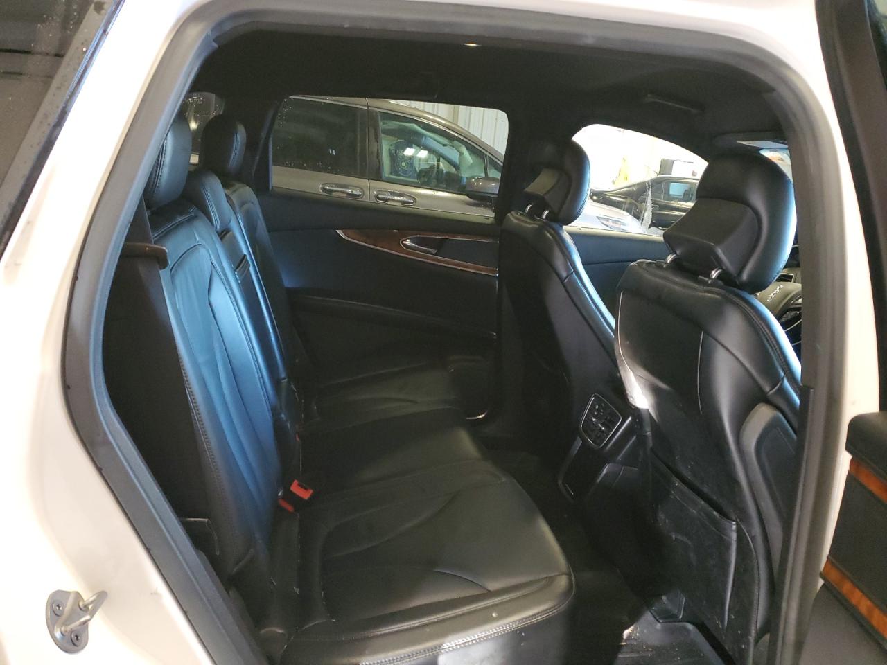 2016 Lincoln MKX - Image 11