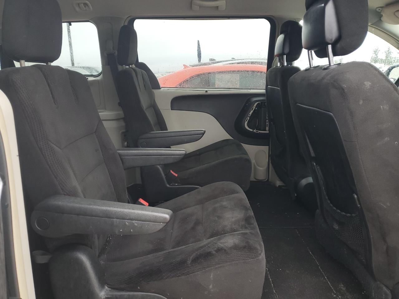 2020 Chrysler Town & Country - Image 11