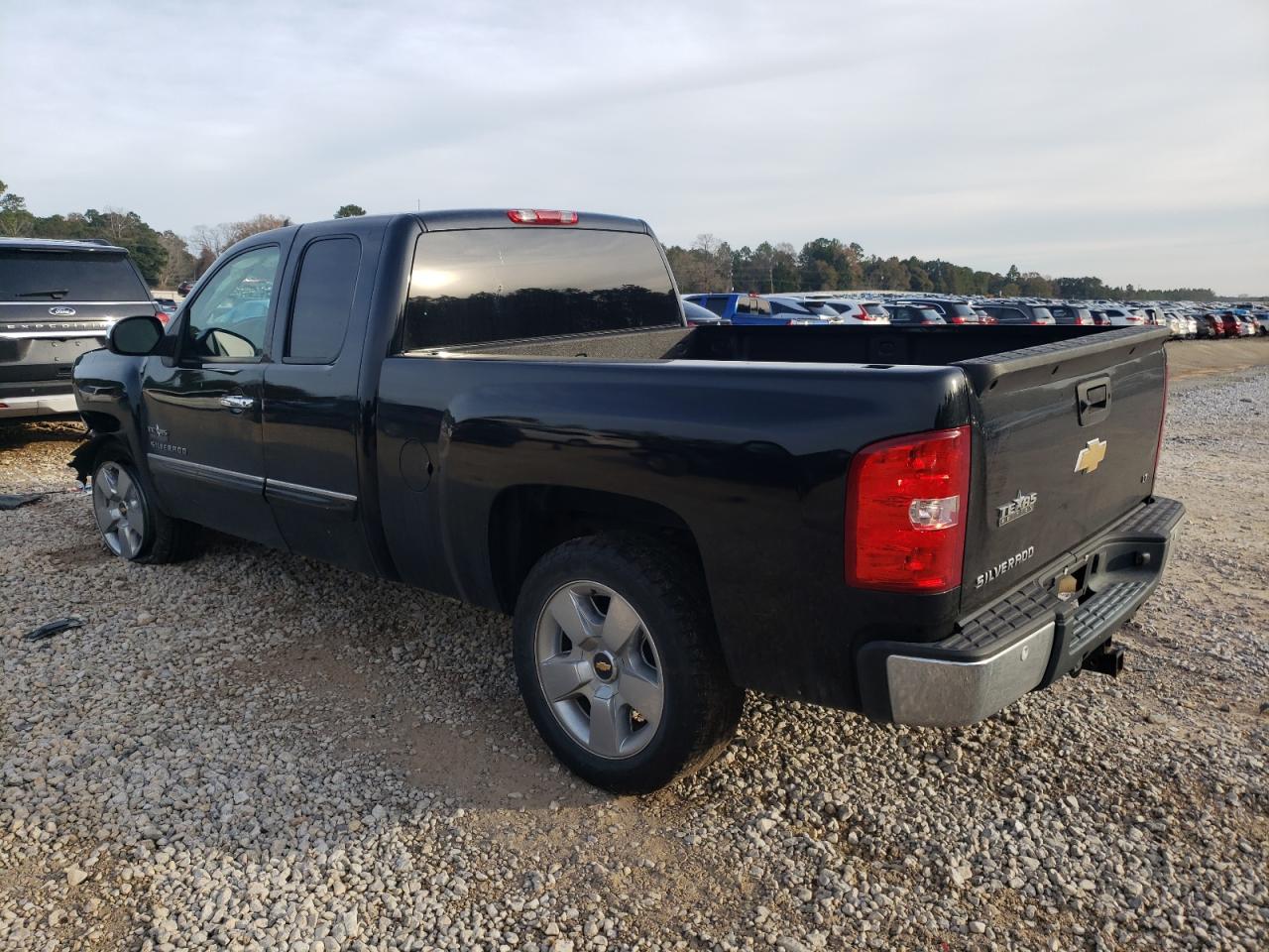 2009 Chevrolet Silverado - Image 2