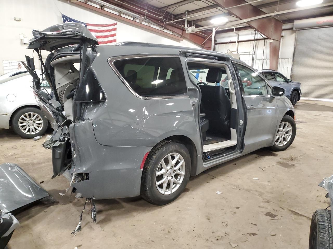 2022 Chrysler Pacifica - Image 3