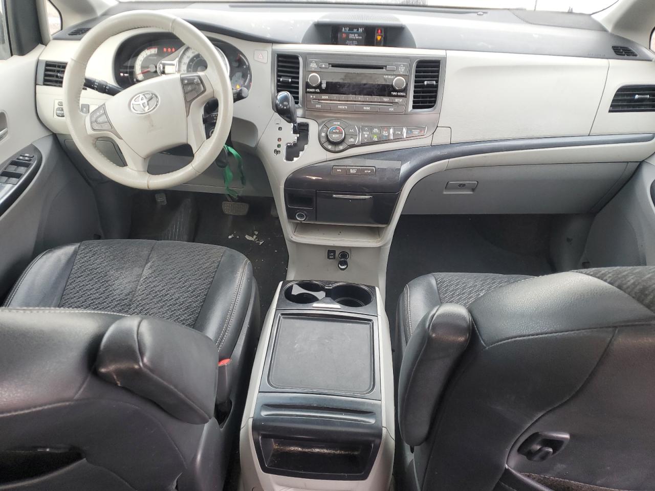 2012 Toyota Sienna - Image 8