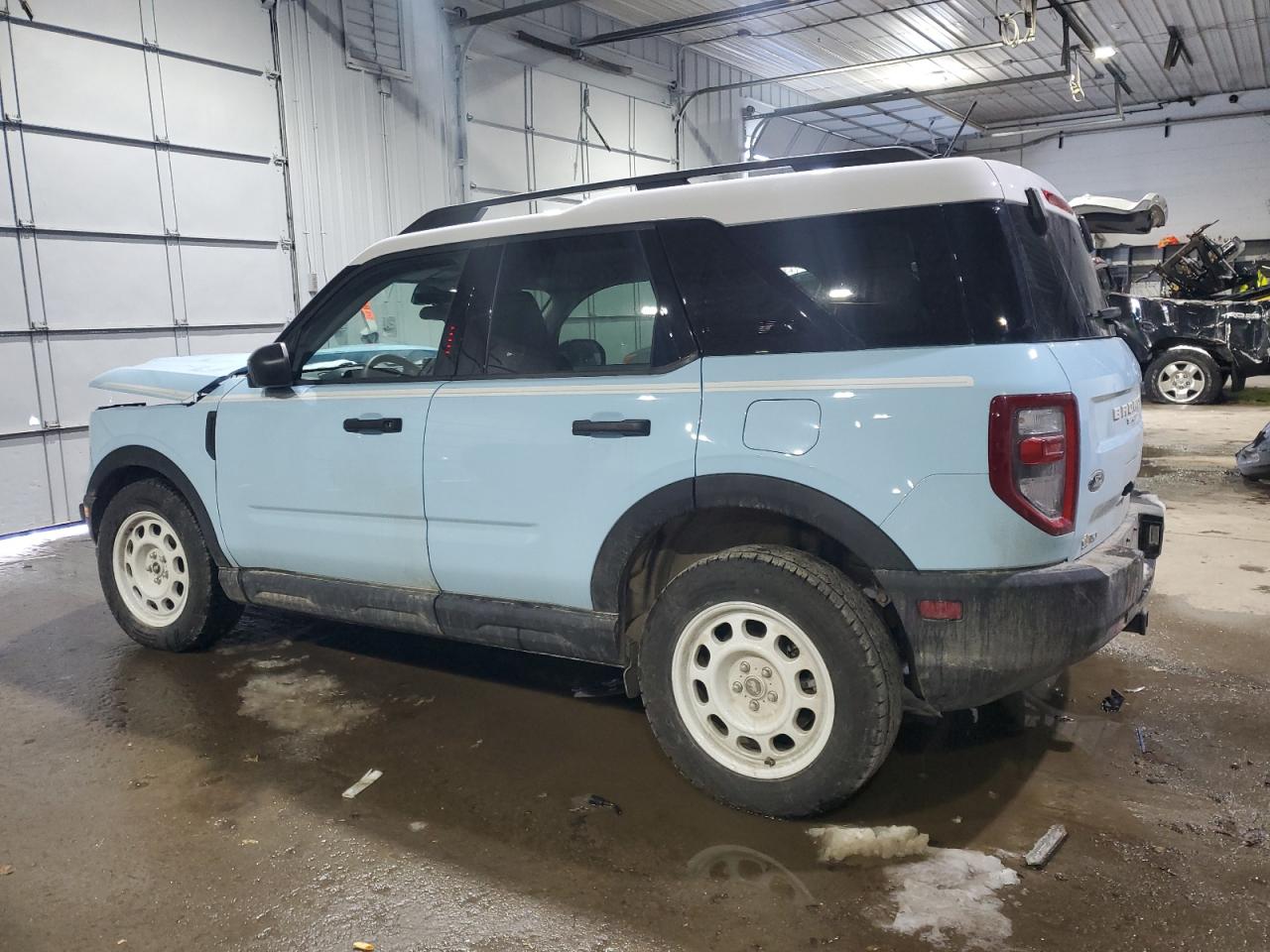 2023 Ford Bronco - Image 2