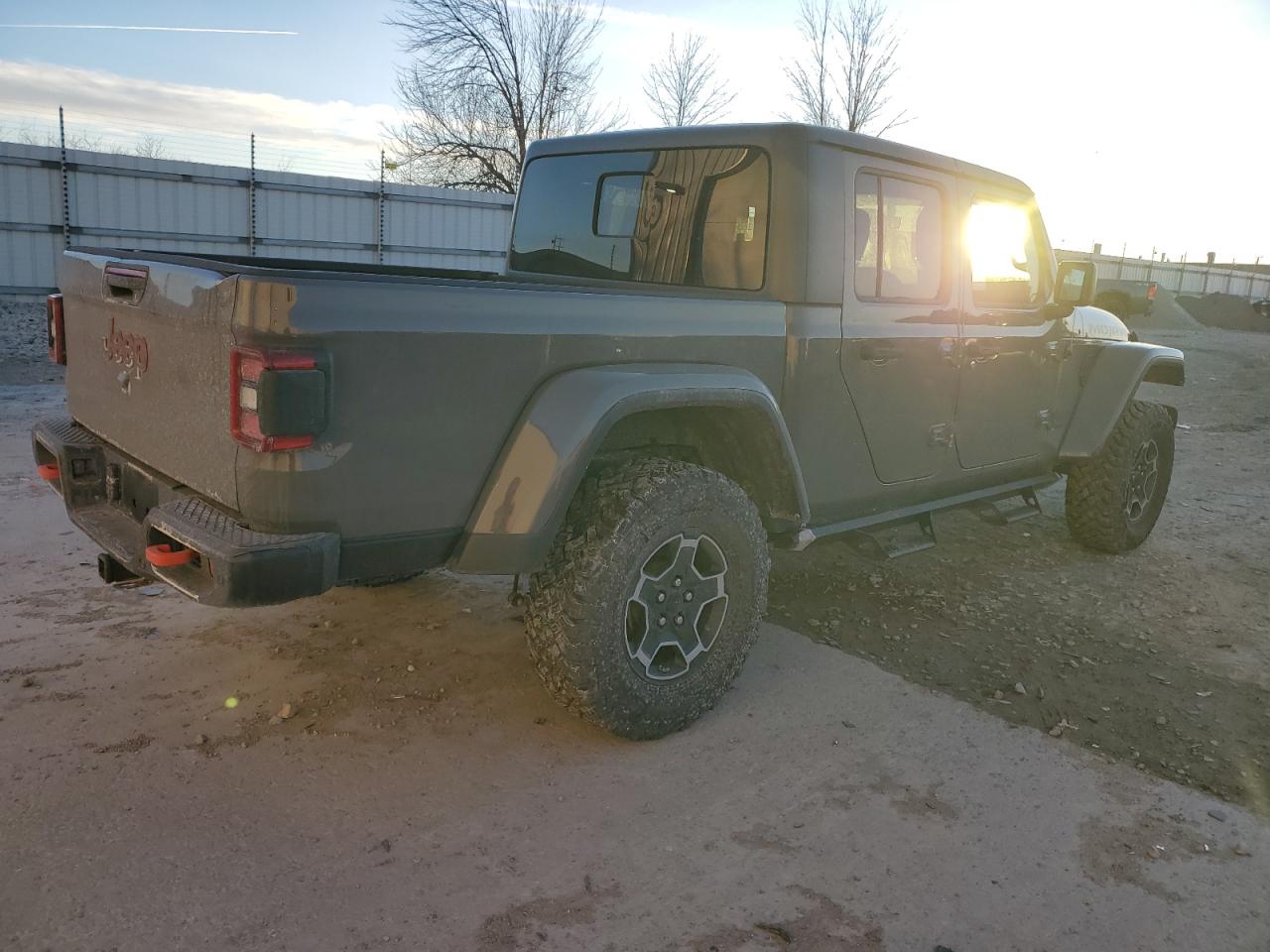 2021 Jeep Gladiator - Image 3
