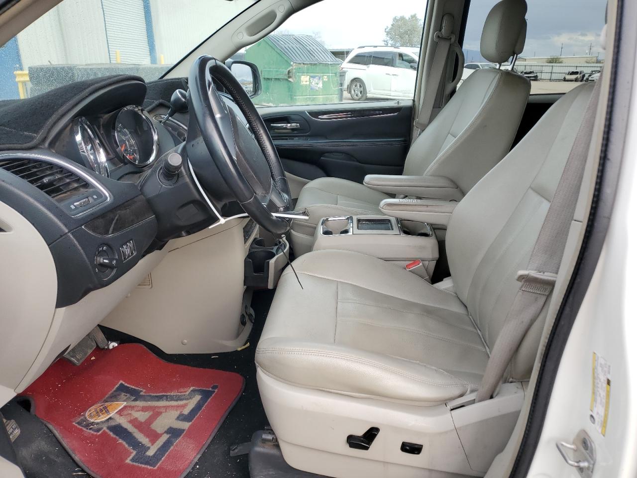 2013 Chrysler Town & Country - Image 7