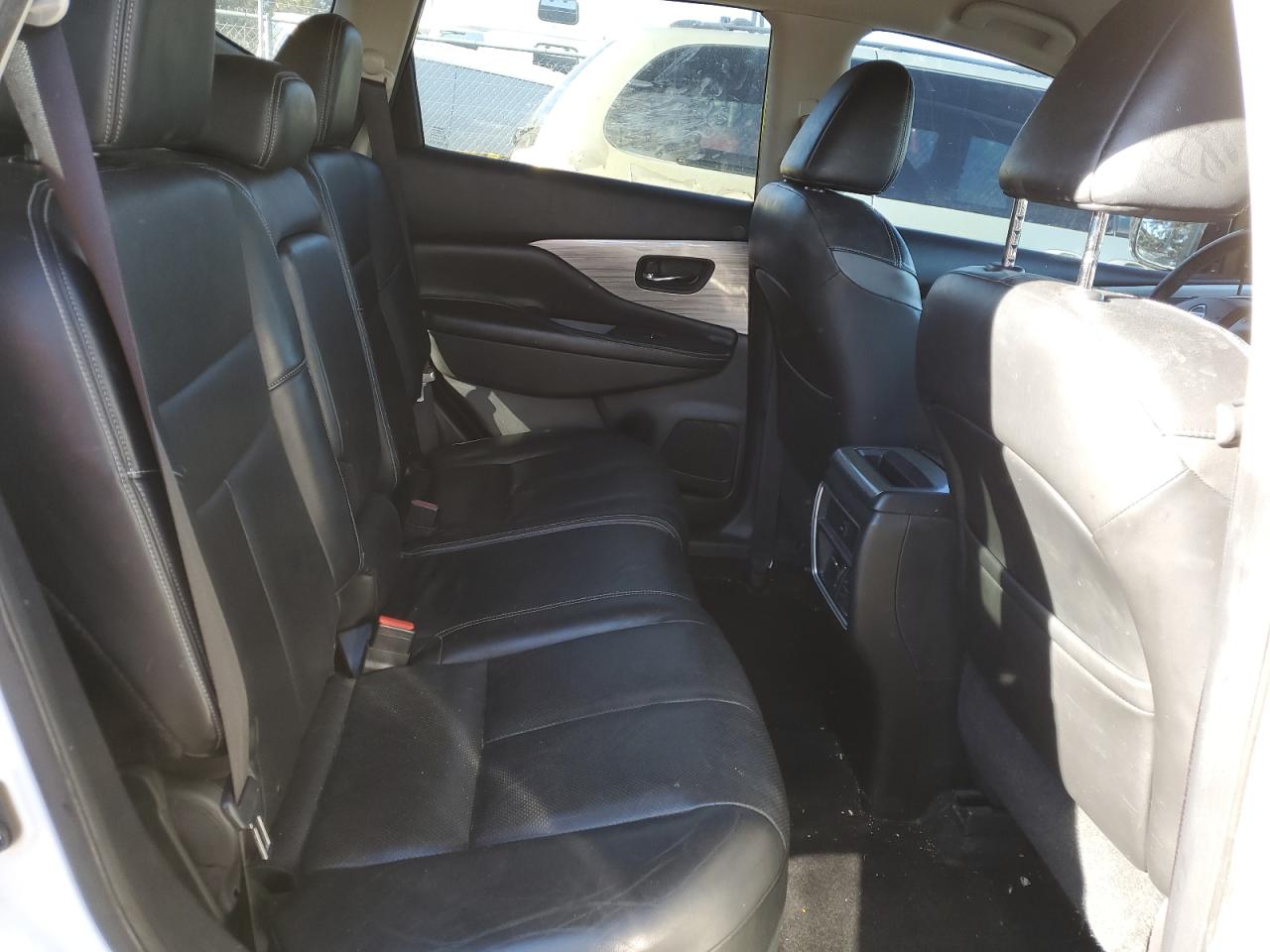2015 Nissan Murano - Image 11